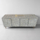 Console multimédia à chevrons et incrustations d'os, noire | Meuble de divertissement à chevrons et incrustations d'os, noire